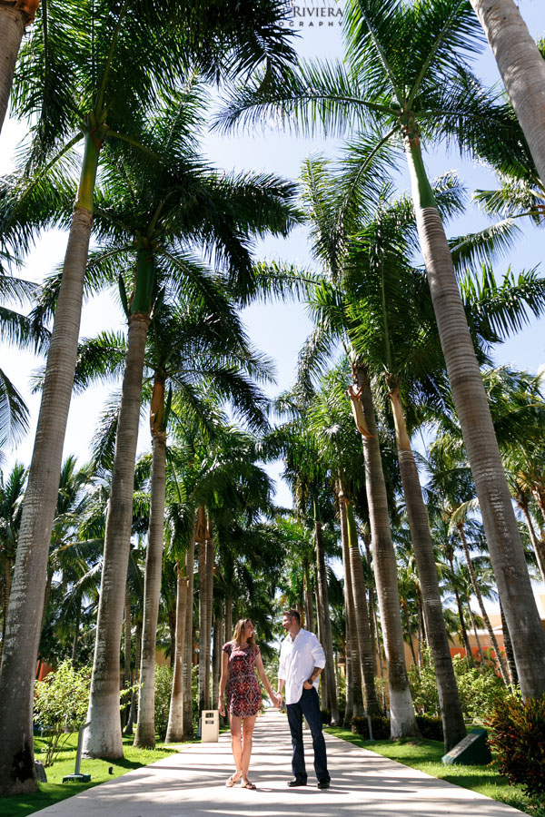 CaitlinAndJasonWalkBarceloPath