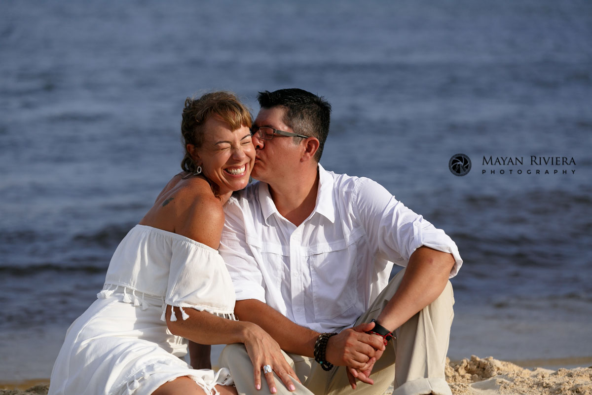 DadKissesLaughingMomOnBeach