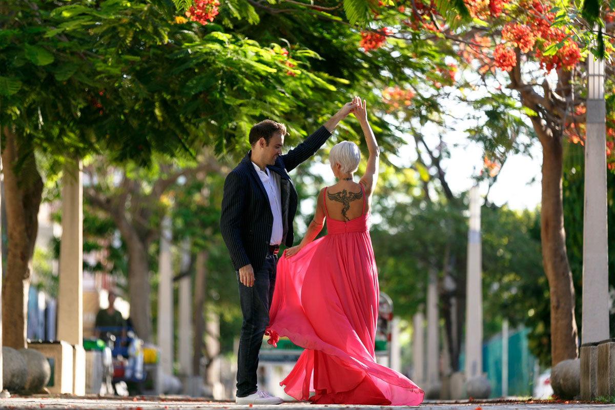 GitaAndAlanDanceOnUrbanStreet