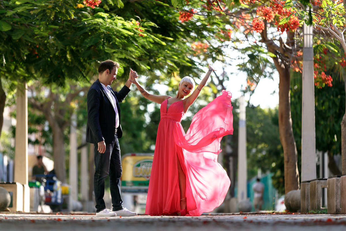 GitaAndAlanDanceOnUrbanStreet