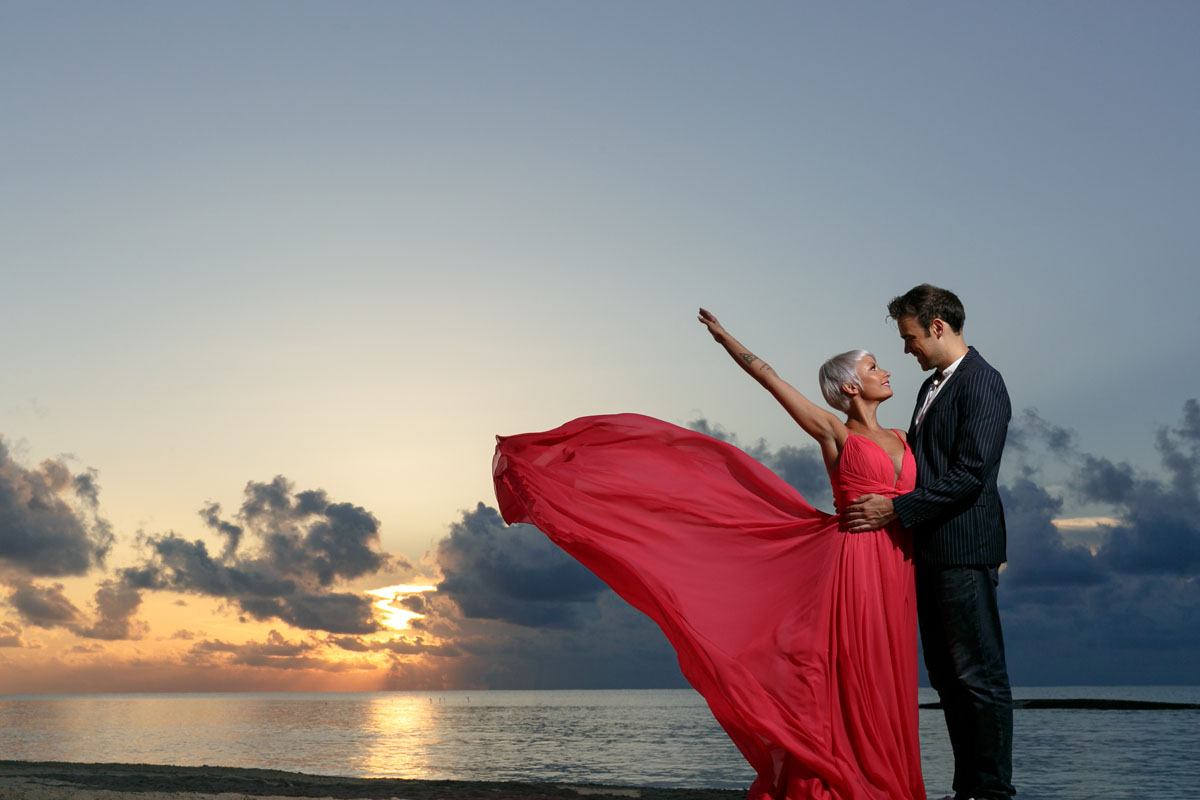 GitaAndAlanPoseAtSunriseOnBeach