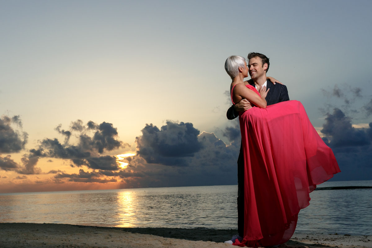 AlanHoldsGitaInHisArmsAtSunrise