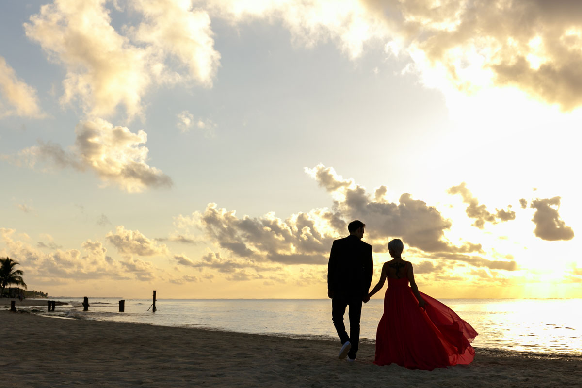 GitaAndAlanShilouettedBySunriseOnBeachwalk