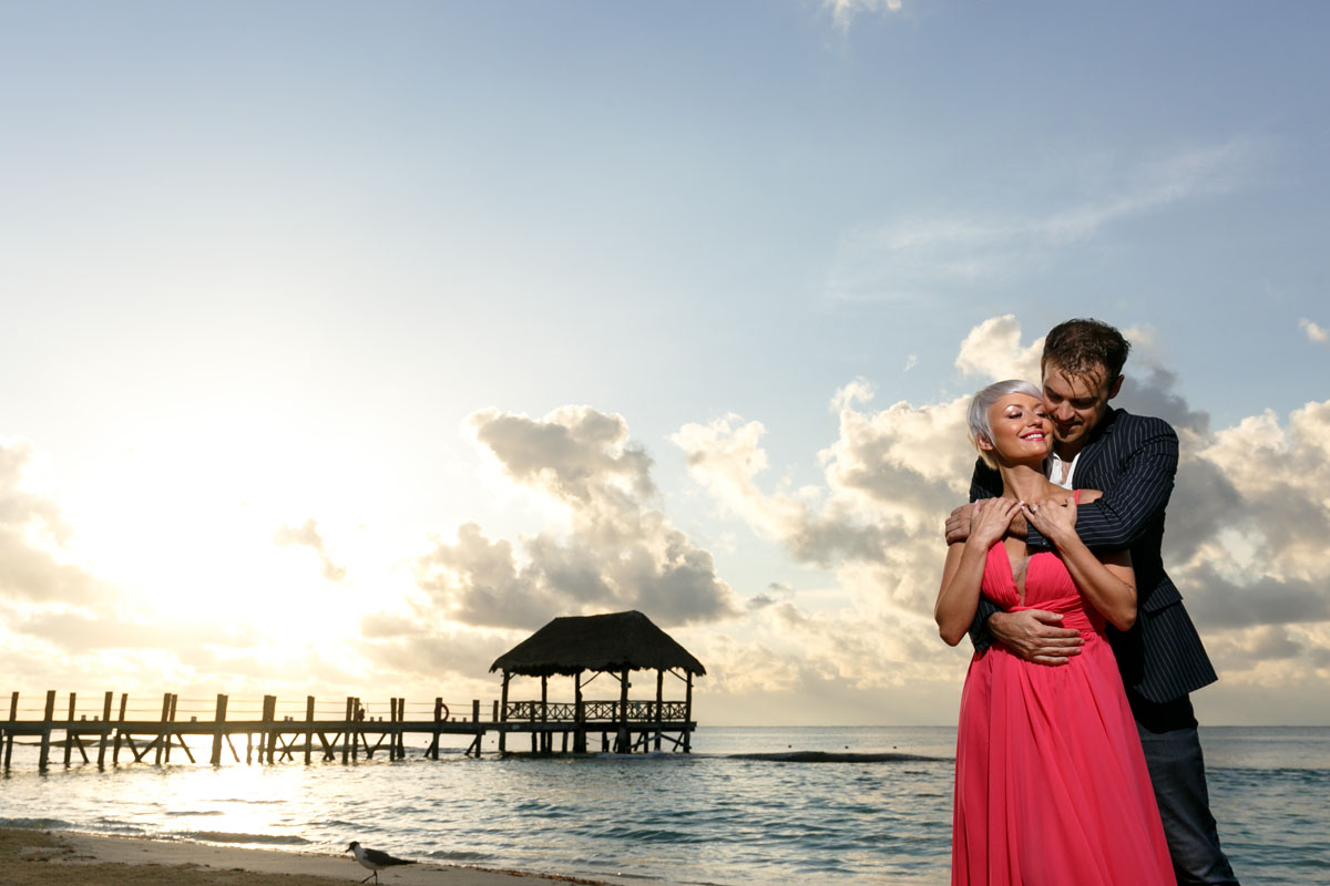 AlanHoldsGitaOnBeachtAtSunrise