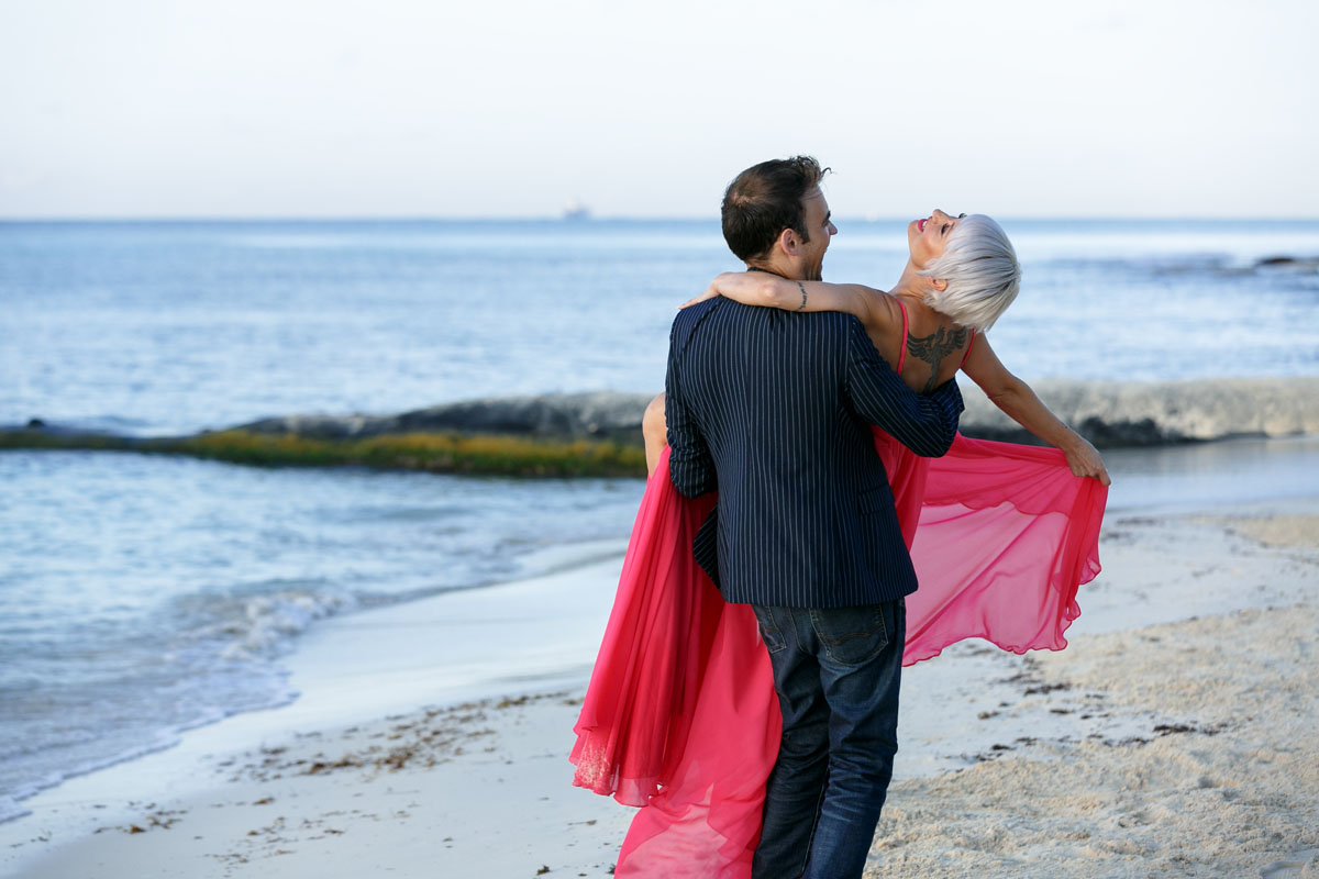 AlanTwirlsGitaInHisArmsOnBeach