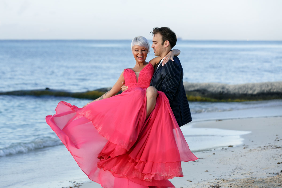 AlanTwirlsGitaInHisArmsOnBeach