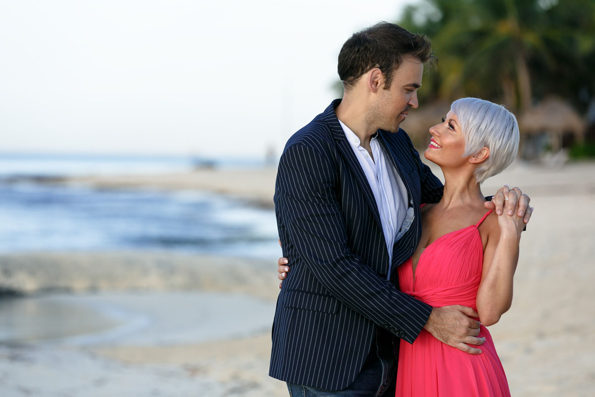 AlanHoldsGitaInHisArms