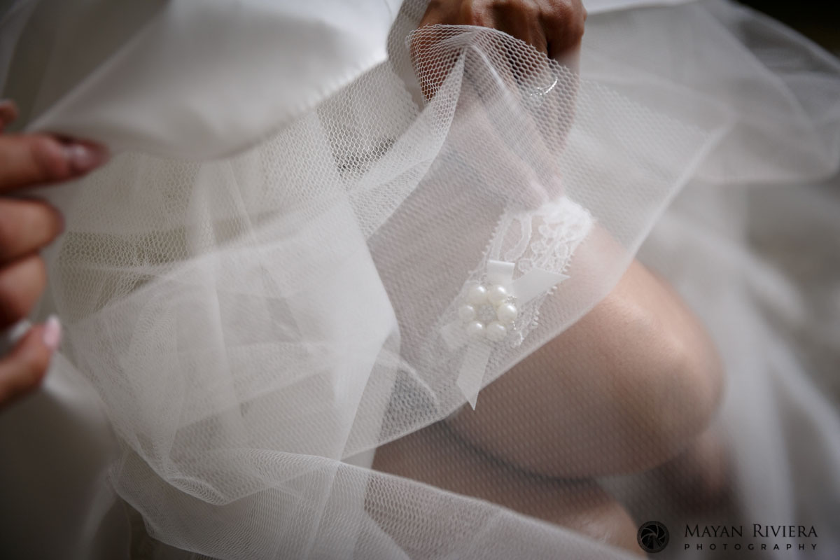 GitasPearlAndLaceGarter