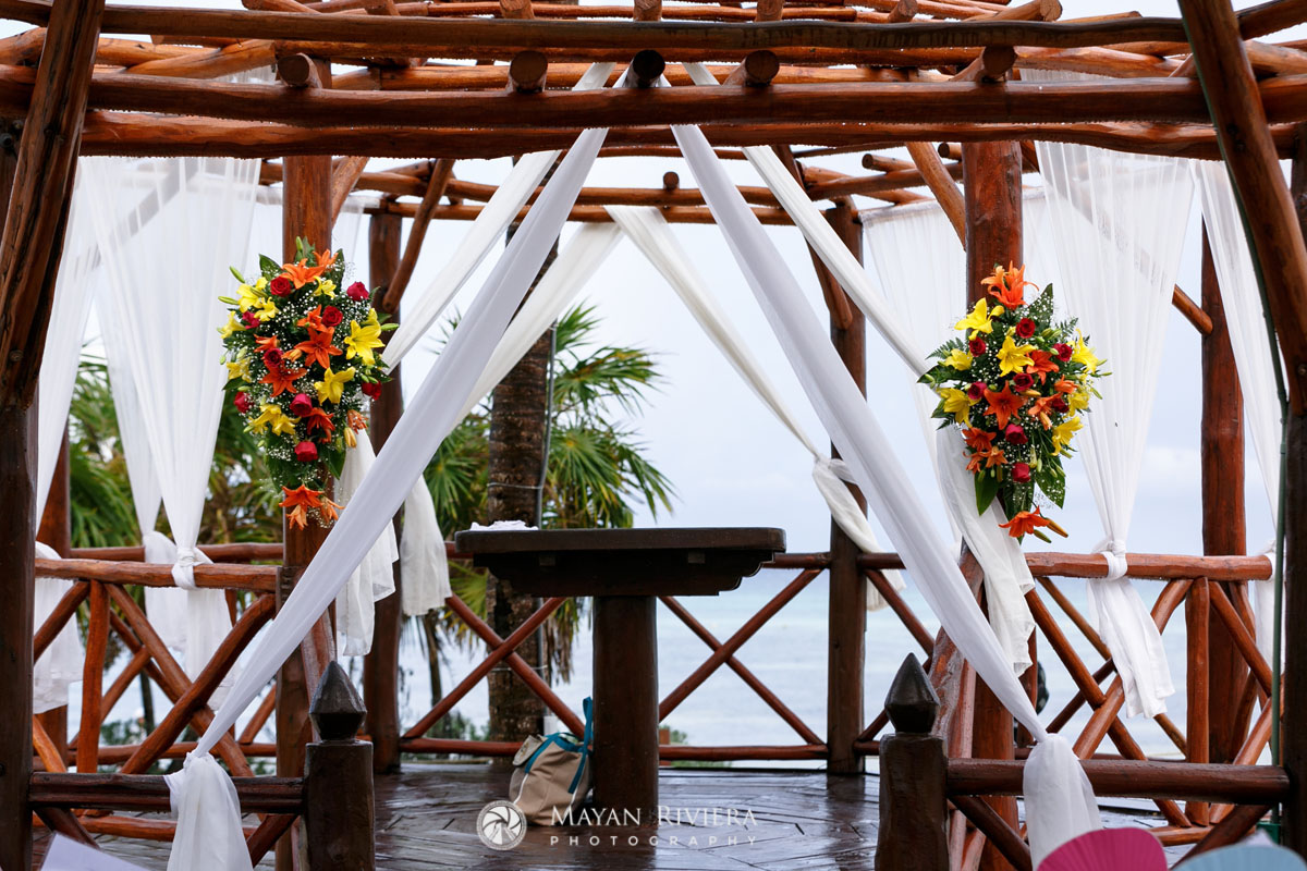 WhiteCurtainAndFloralArrangementDecor