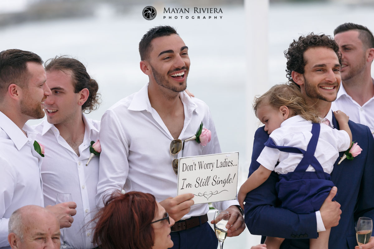 GroomsmanHoldSingleSign