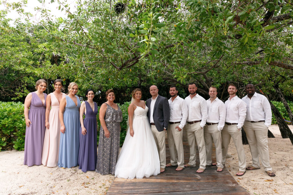 WeddingPartyPoseInGarden