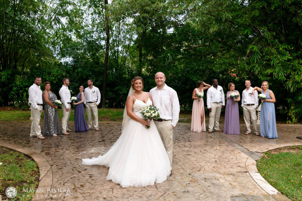 WeddingPartyPoseInGarden