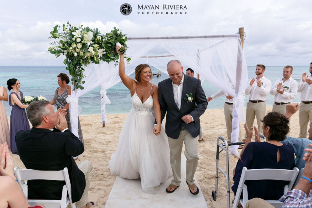 NewlywedsCheerWalkingOut