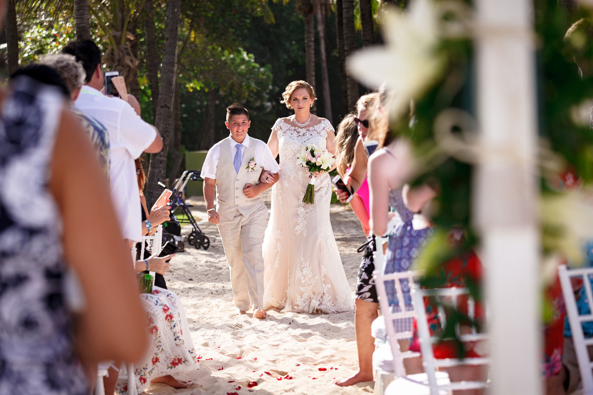 SonEscortsMomBrideToCeremony