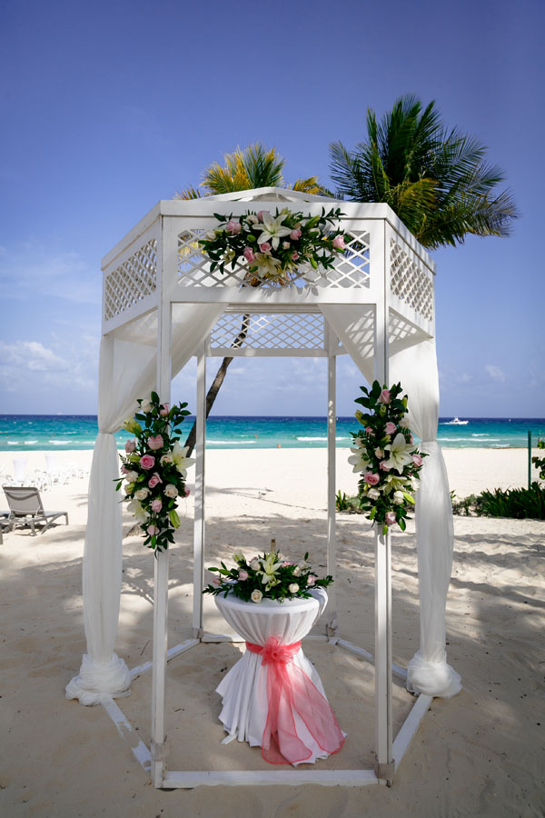 IberostarTucanBeachsideCeremonyArch