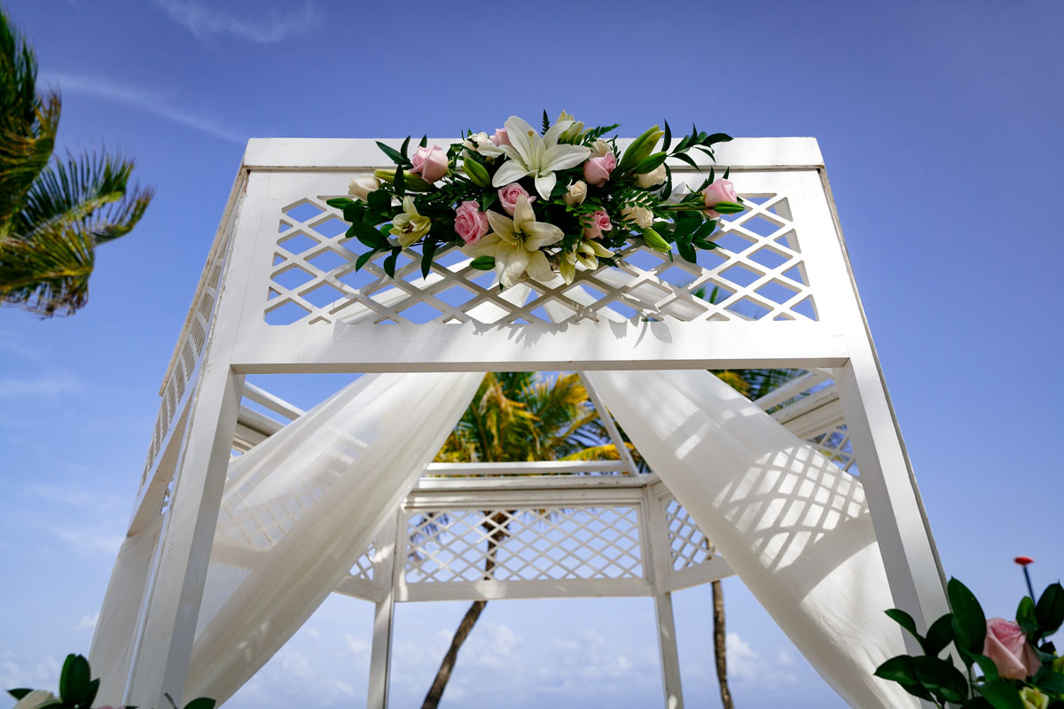 IberostarTucanBeachsideCeremonyArch