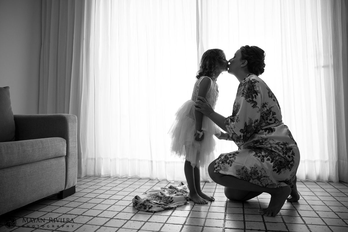 MamaBrideKissingDaughter