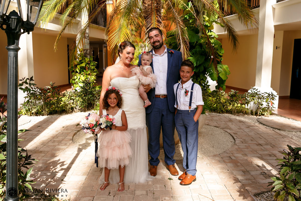 WeddingCouplePosesWithBlendedFamily