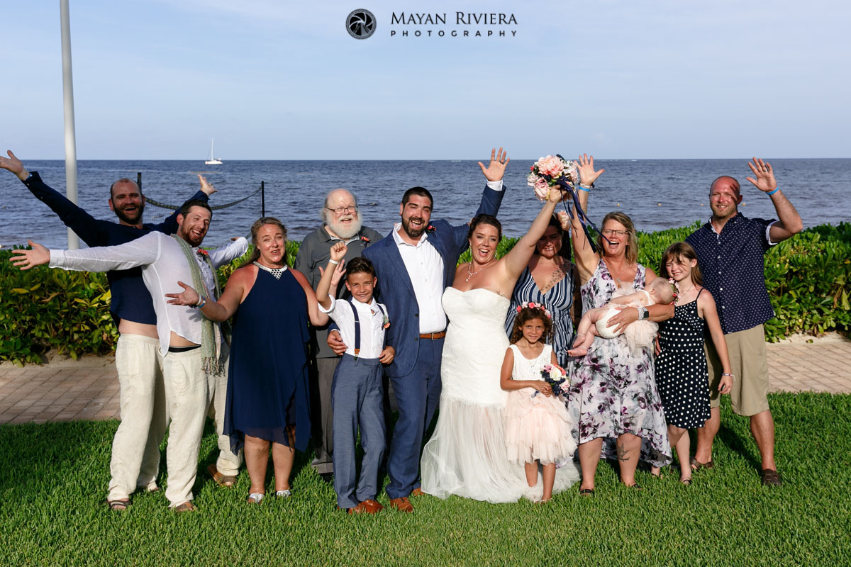 CheeringFriendsAndFamilyWithNewlyweds