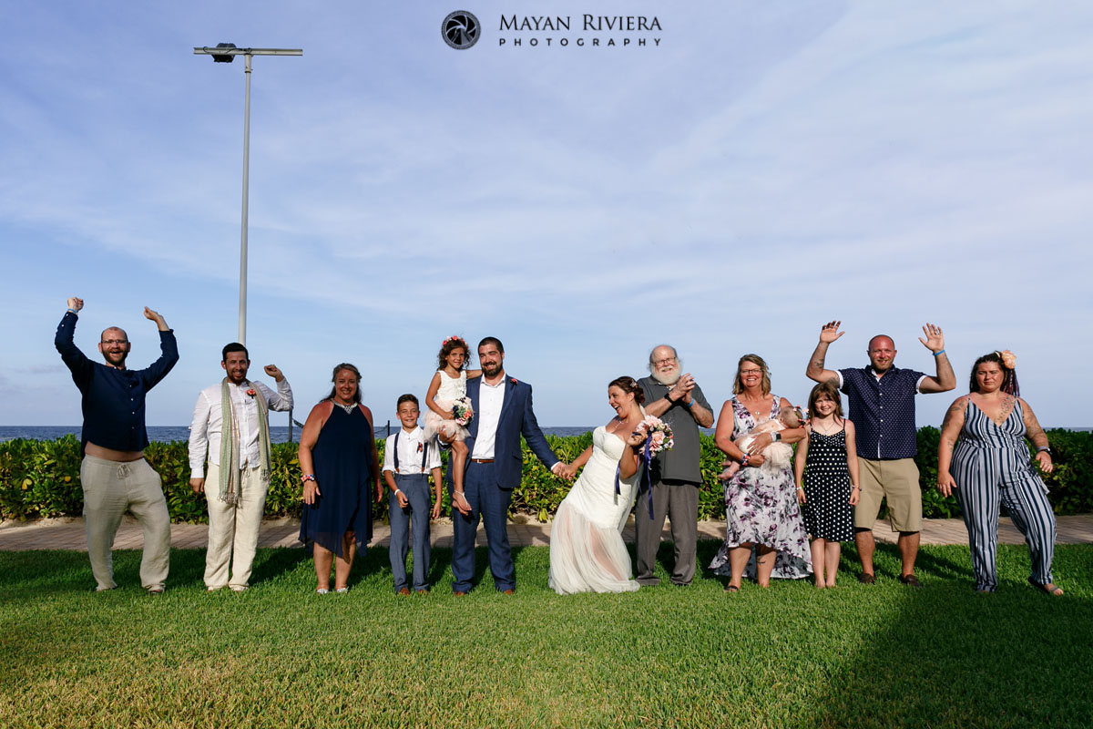 CheeringFriendsAndFamilyWithNewlyweds