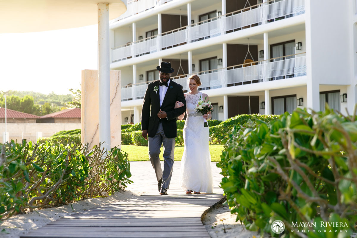WeddingCoupleStrollPath