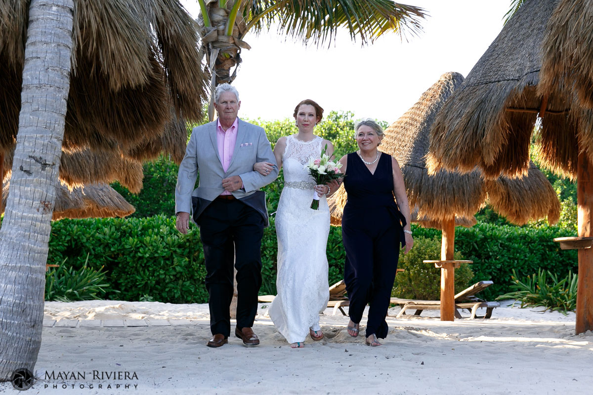 BrideWalksInWithParents