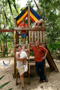 FamilyPosesInPlayground