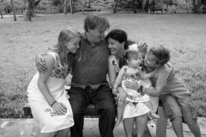 FamilyPosesInPlayground