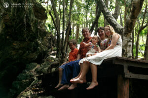 FamilyPosesOnCenotePlatform