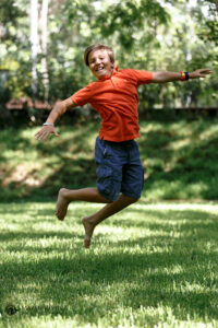 LittleBroJumpsOnLawn