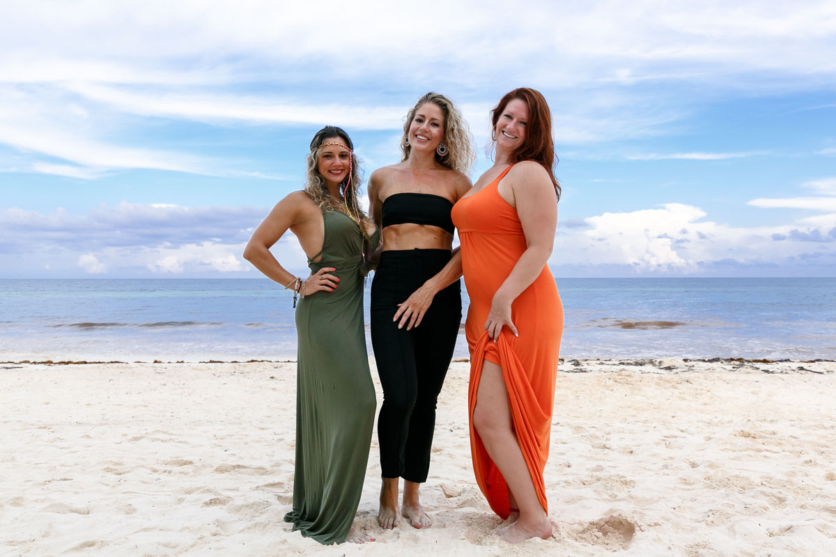 3FriendsPoseOnBeach