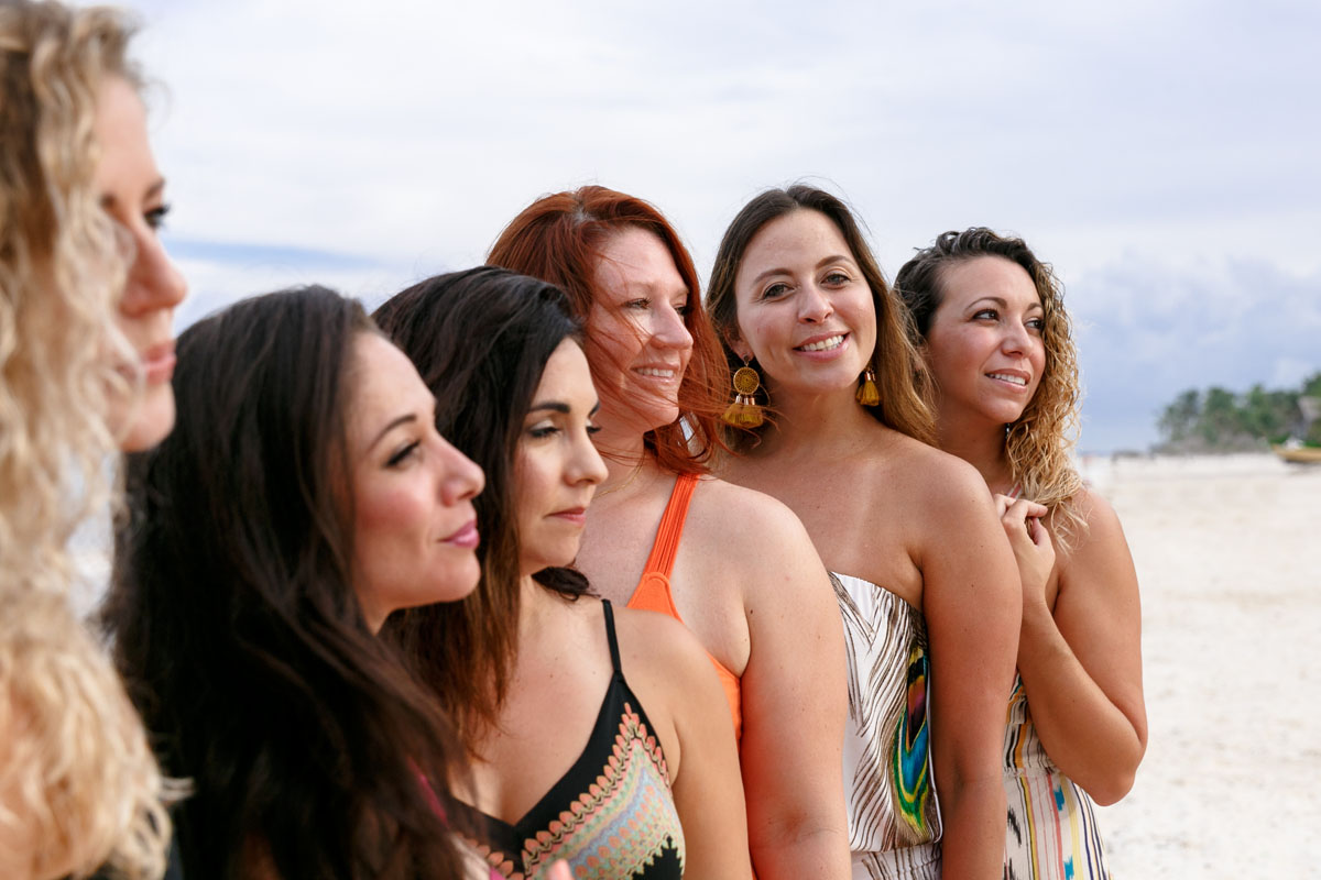 GirlsPoseOnBeachCloseUp