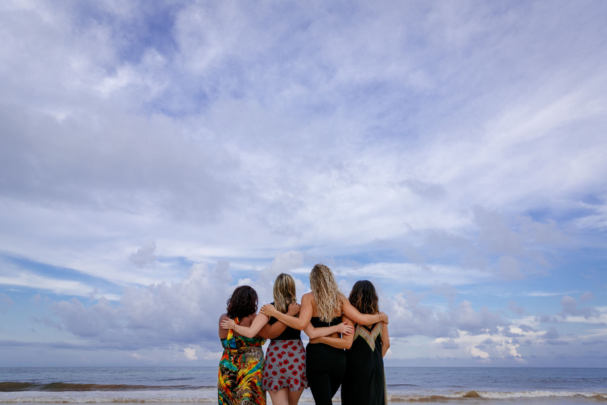 4FriendsPoseOnBeach