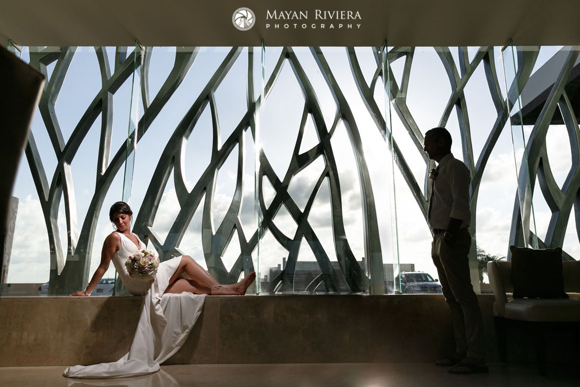 NewlywedsPoseBySculpturedWall