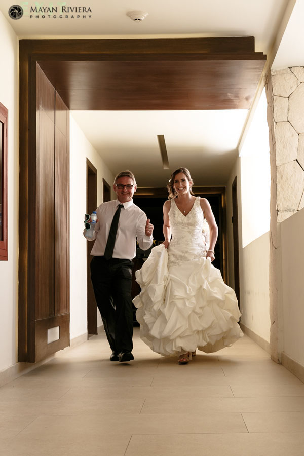 BrideWalkingToCeremonyWithDad