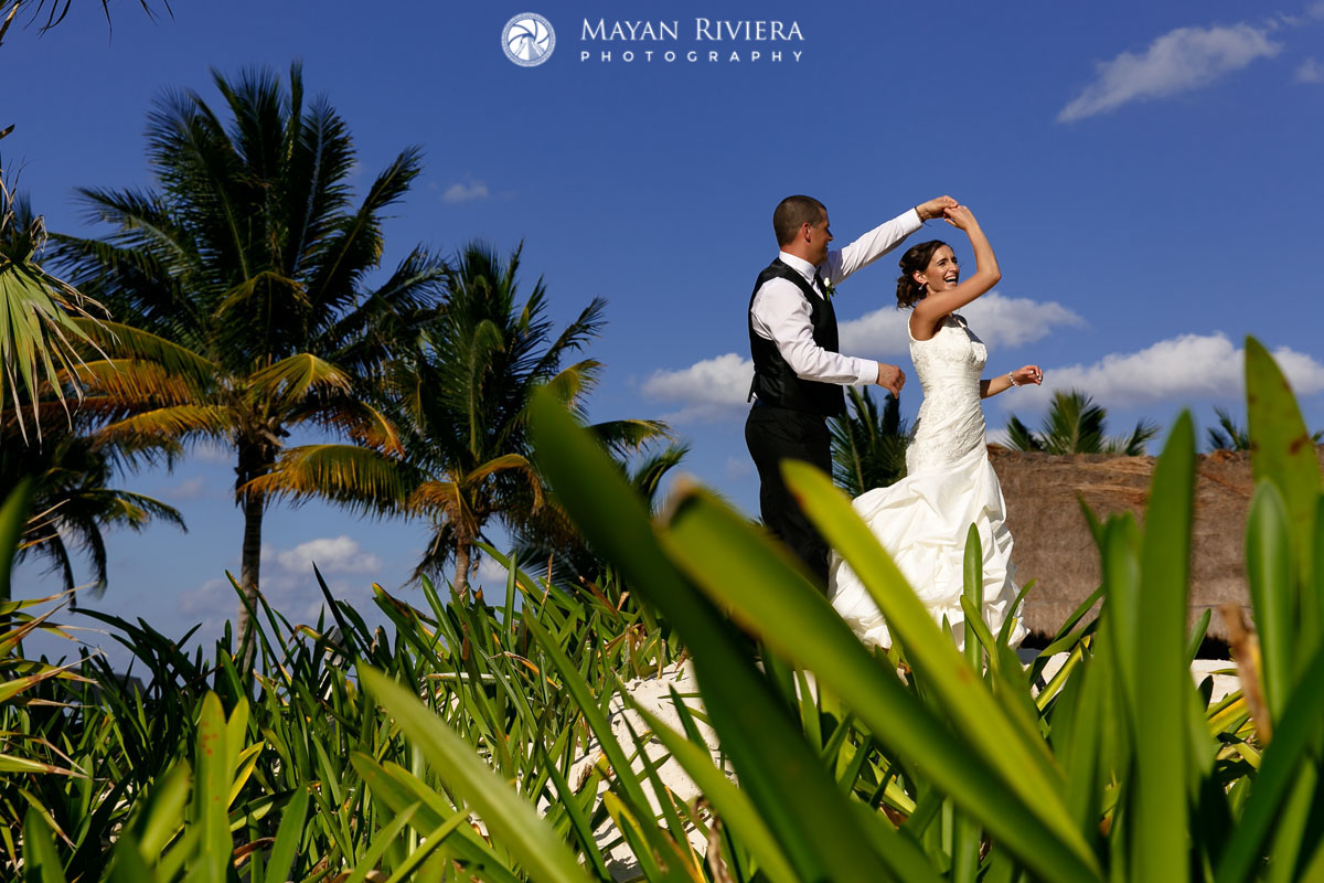 NewlywedsDanceOnBeach
