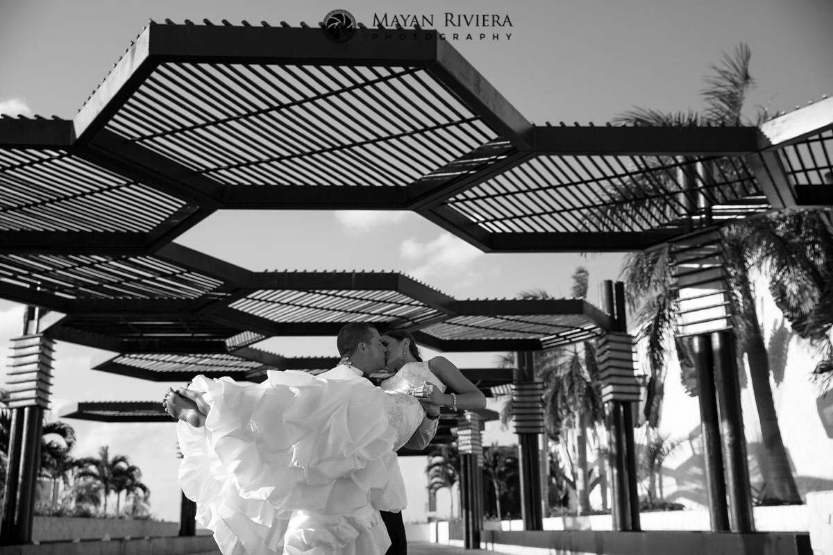 KissingCoupleUnderEntranceCanopy