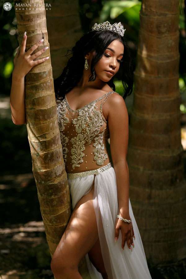 MelaniePosesInJungle