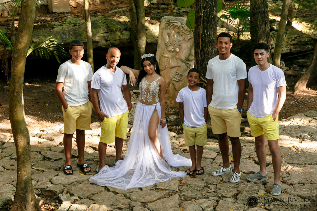 MelaniePosesByJungleStatueWithFamily