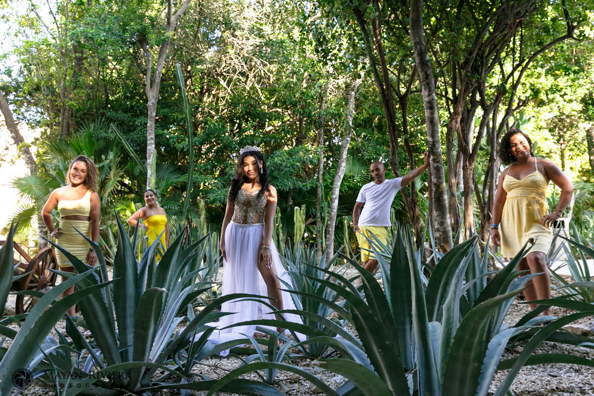 MelaniePosesInJungleWithFamily