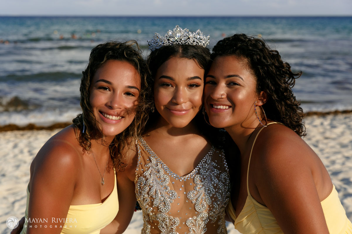 MelaniePosesWithFamilyOnBeach