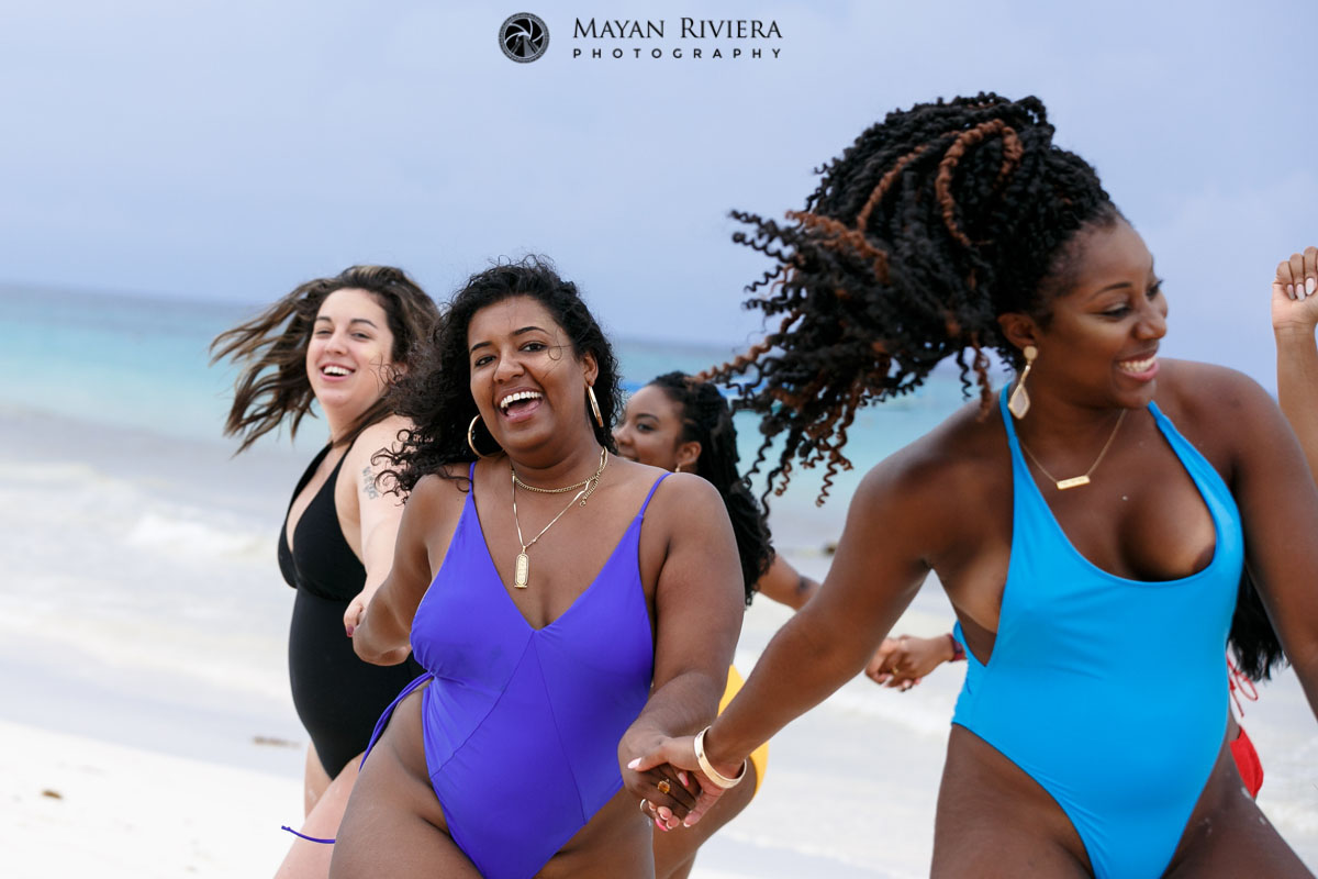 BestiesCircleCheeringBride