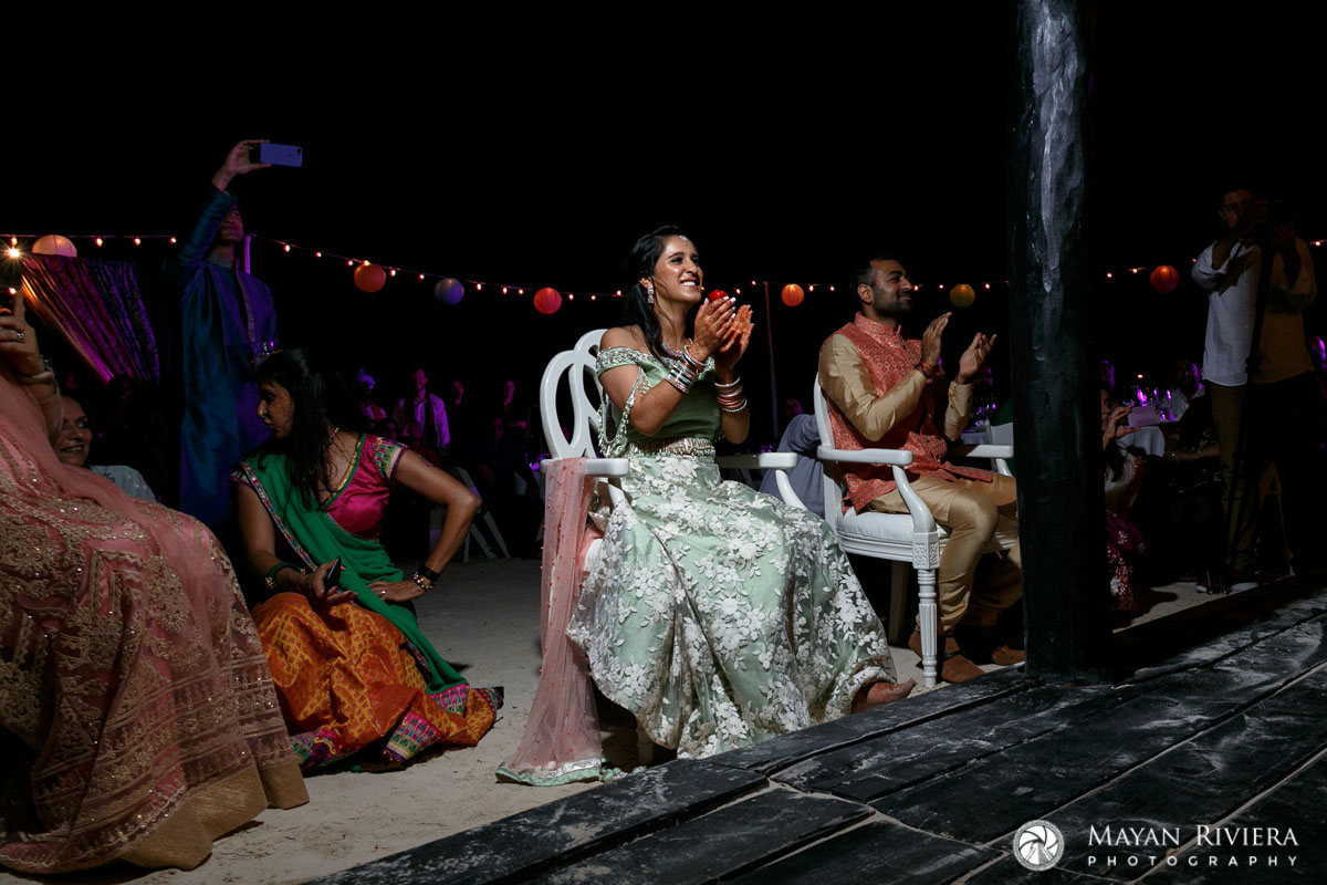 HinduWeddingCoupleApplauding