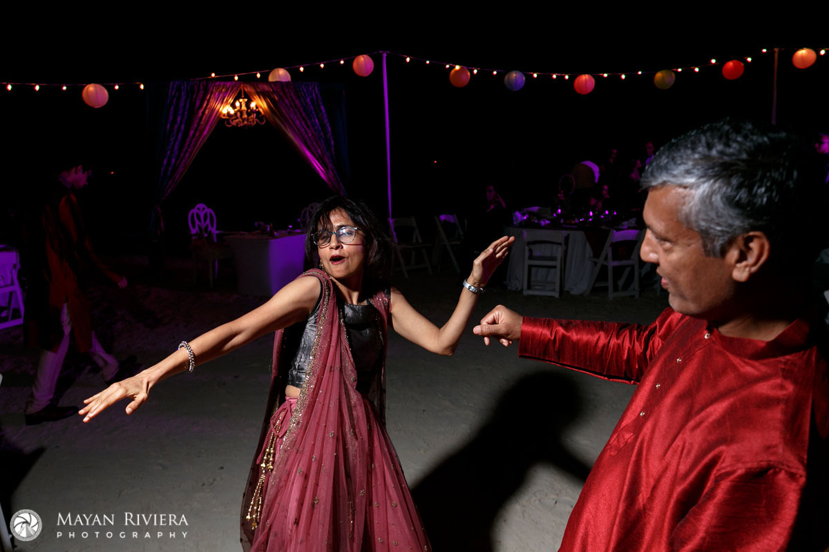 HinduWeddingGuestsDancing