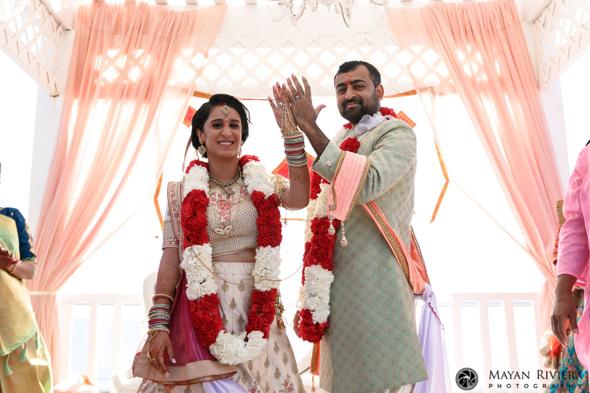 HinduWeddingCoupleShowingRings