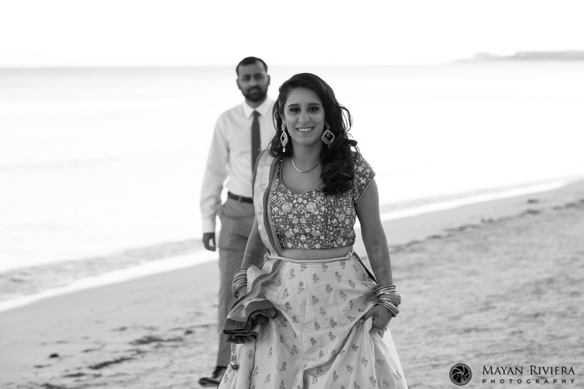 HinduNewlywedsPoseOnBeachWalk