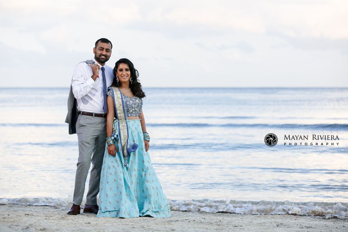 HinduNewlywedsPoseOnBeach