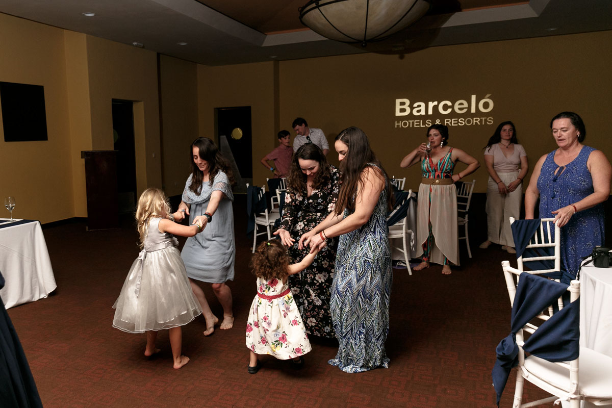 KidsDancingAtReception