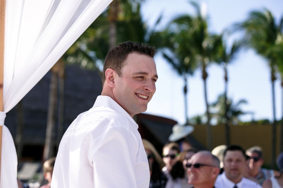 BarceloGroomAwaitsBridesArrival