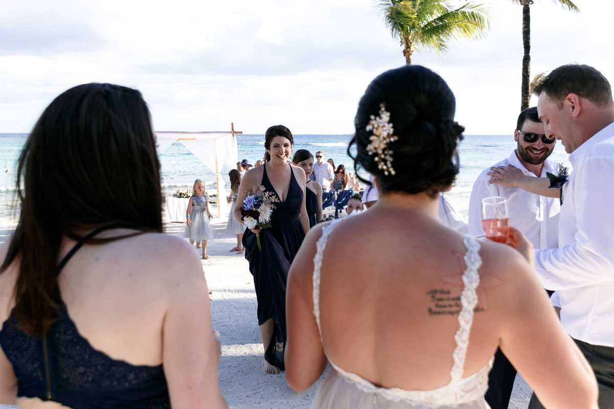 NewlywedsTakeBeverages